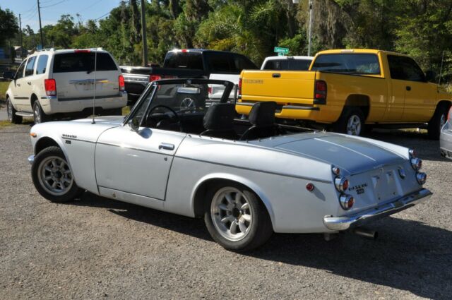 Datsun 2000 Roadster 1969 image number 28