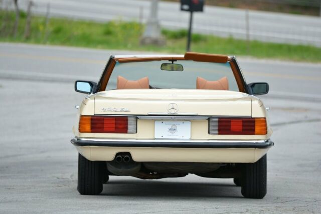 Mercedes-Benz SL-Class 1976 image number 41