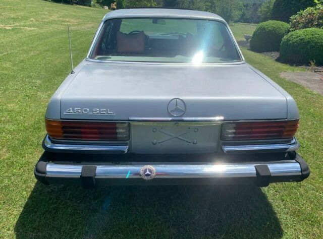 Mercedes-Benz 400-Series 1975 image number 26