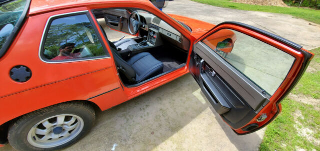 Porsche 924 1977 image number 9