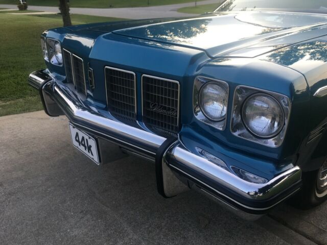 Oldsmobile Delta 88 1975 image number 10