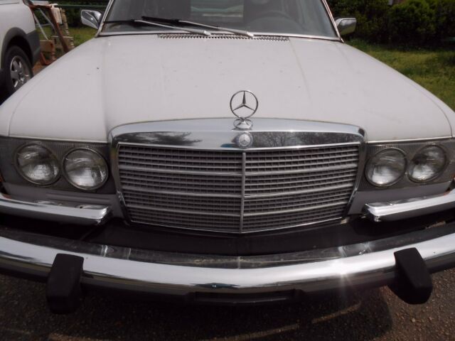 Mercedes-Benz 300 1979 image number 13