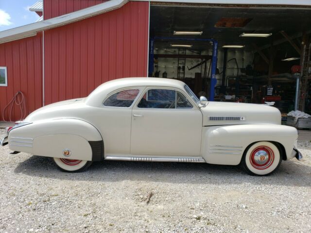 Cadillac Series 62 1941 image number 17