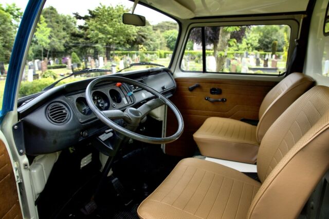 Volkswagen Bus/Vanagon 1976 image number 28