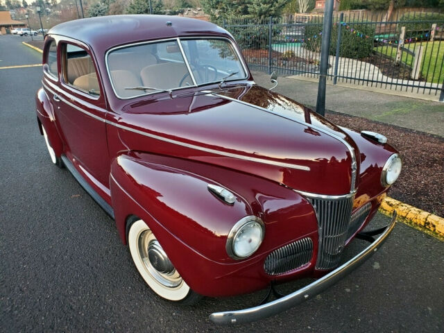 Ford 2 Door Sedan 1941 image number 1