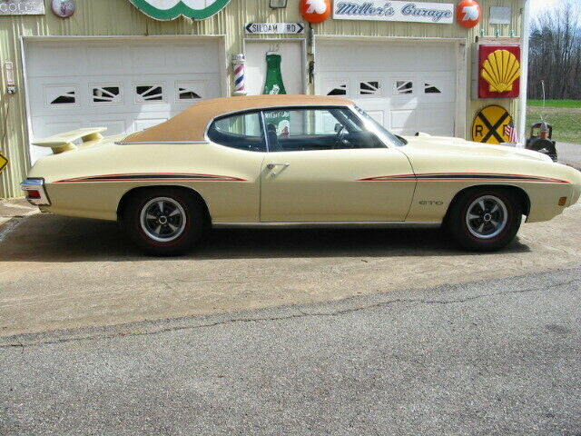 Pontiac GTO 1970 image number 1