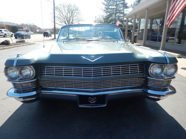 Cadillac DeVille 1964 image number 2