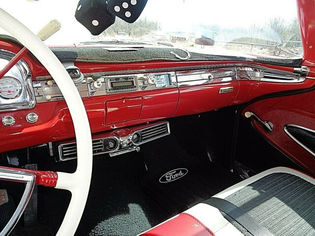 Ford Galaxie 1959 image number 17