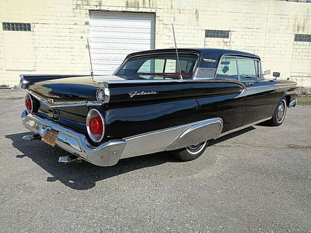 Ford Galaxie 1959 image number 29