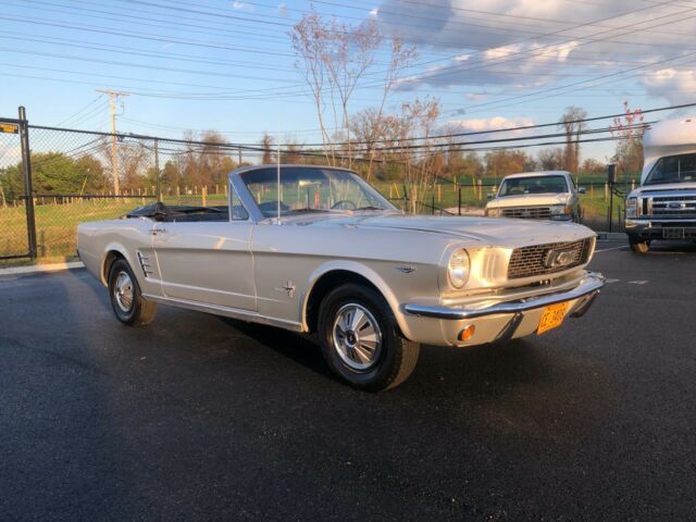 Ford Mustang 1966 image number 2