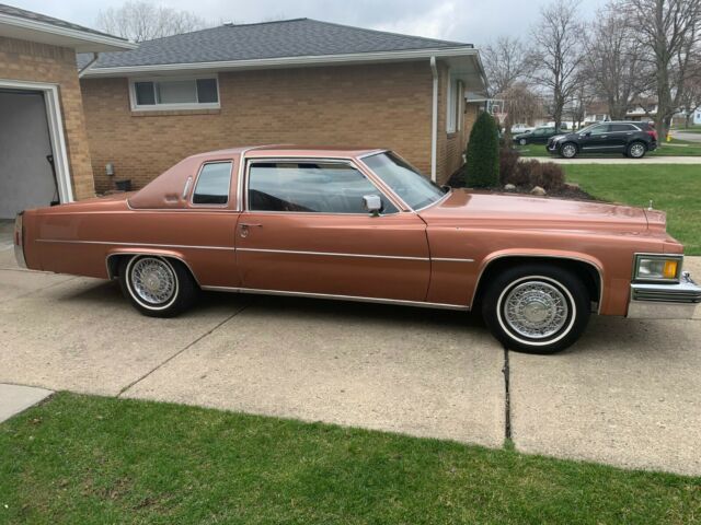 Cadillac DeVille 1979 image number 2