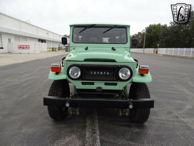 Toyota FJ Cruiser 1968 image number 26