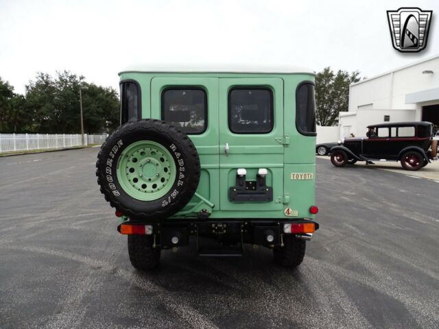 Toyota FJ Cruiser 1968 image number 30