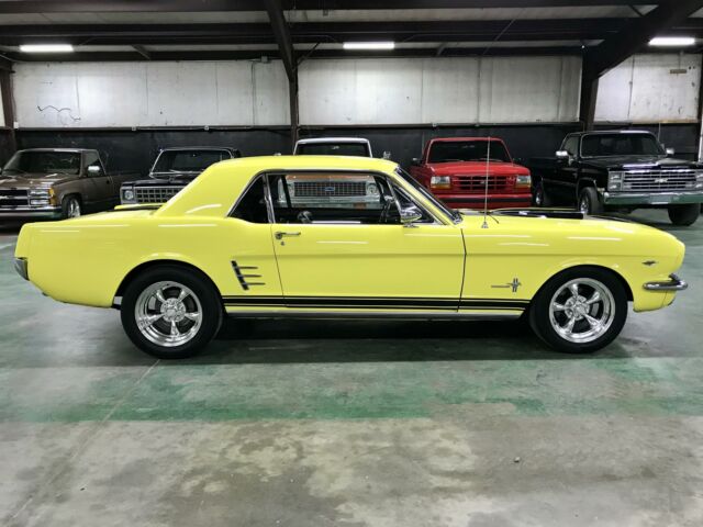 Ford Mustang 1966 image number 29