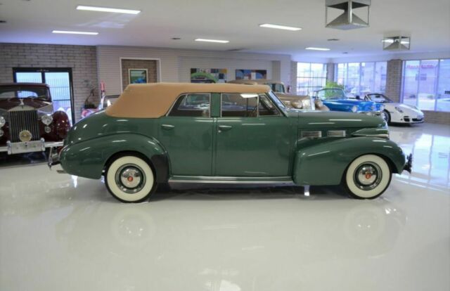 Cadillac Series 62 Convertible Sedan 1940 image number 42