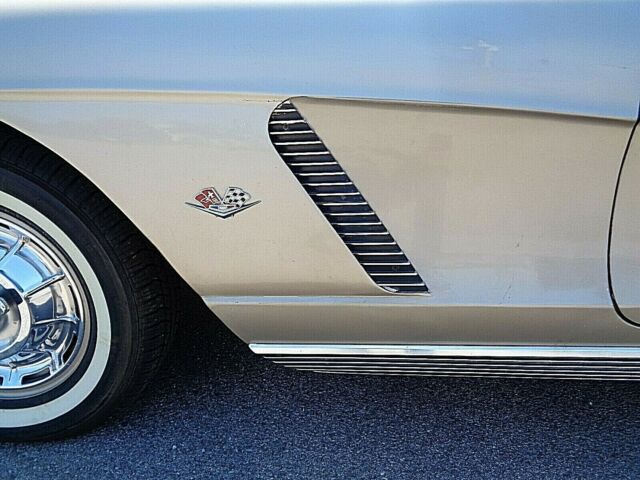 Chevrolet Corvette 1962 image number 20