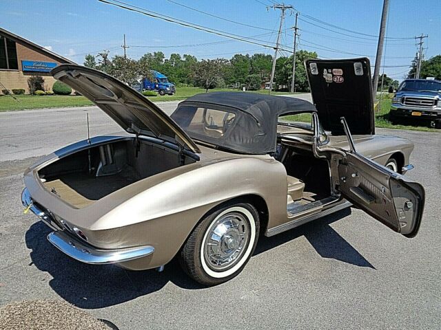 Chevrolet Corvette 1962 image number 22