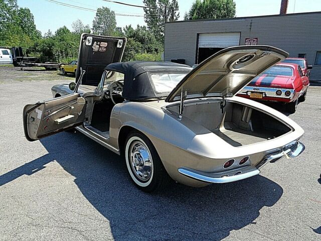 Chevrolet Corvette 1962 image number 23