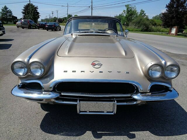 Chevrolet Corvette 1962 image number 25