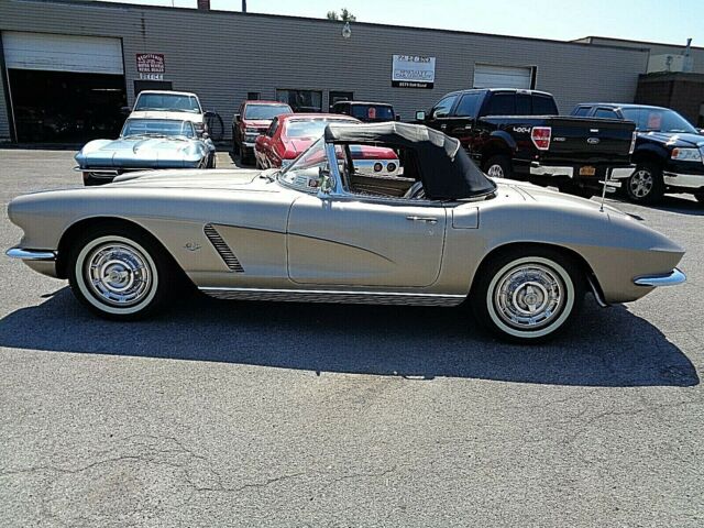 Chevrolet Corvette 1962 image number 28