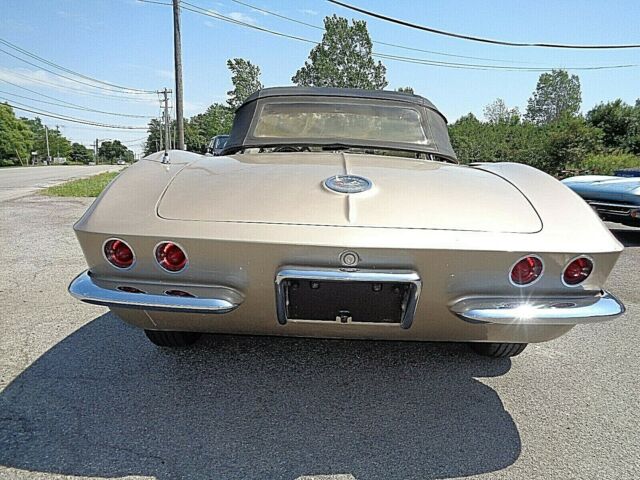 Chevrolet Corvette 1962 image number 30