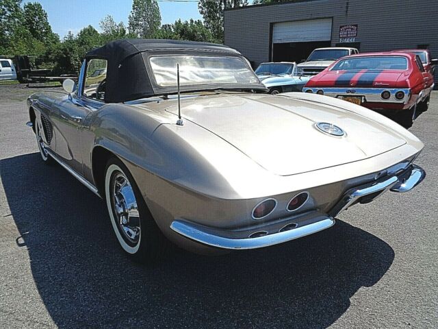 Chevrolet Corvette 1962 image number 31