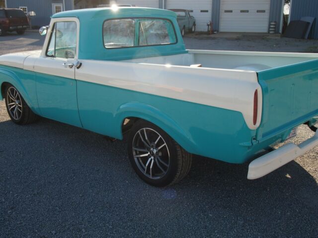 Ford F-100 1961 image number 2