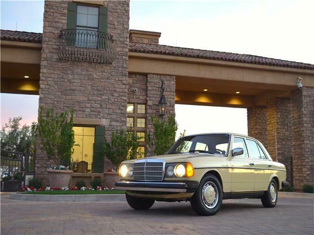 Mercedes-Benz 300-Series 1977 image number 0