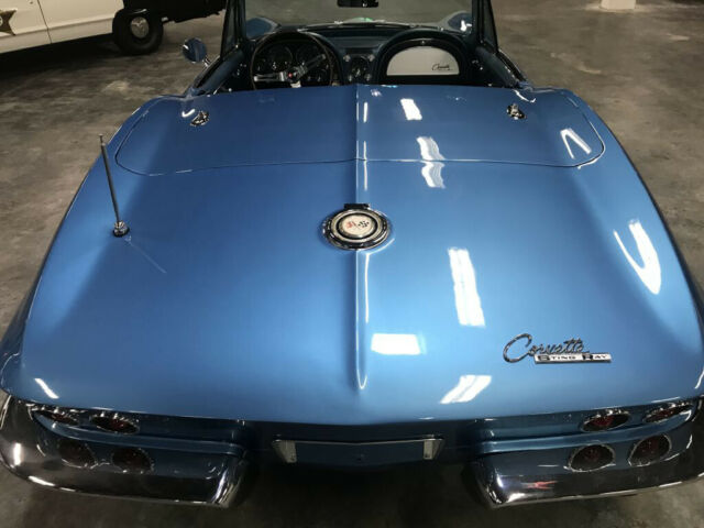 Chevrolet Corvette 1965 image number 14