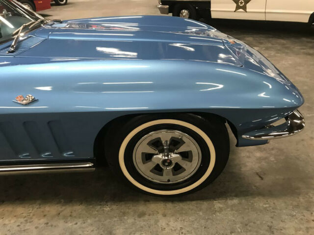 Chevrolet Corvette 1965 image number 18