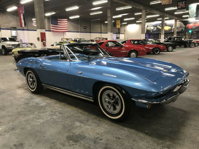 Chevrolet Corvette 1965 image number 30