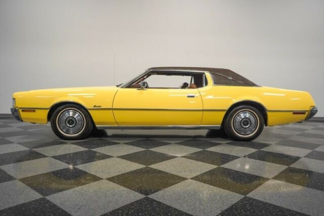 Ford Thunderbird 1972 image number 2