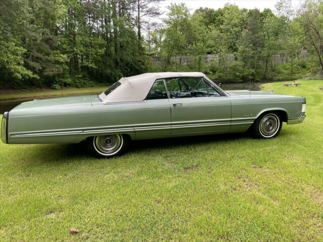 Chrysler Imperial 1967 image number 36