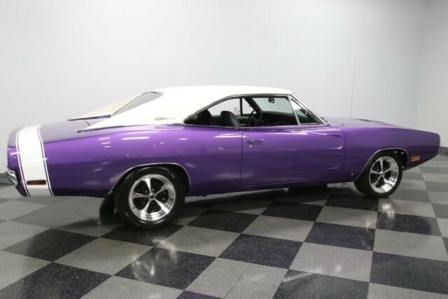 Dodge Charger 1970 image number 13