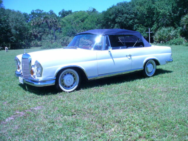 Mercedes-Benz 200-Series 1963 image number 27