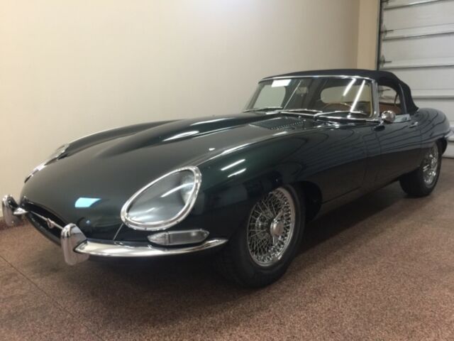 Jaguar E-Type 1966 image number 26