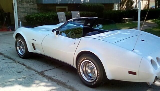 Chevrolet Corvette 1975 image number 3