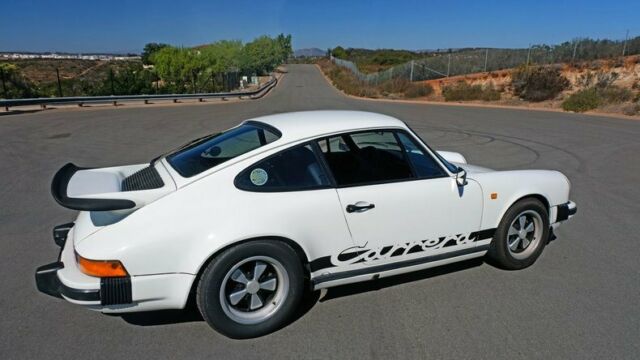 Porsche 911 1975 image number 17