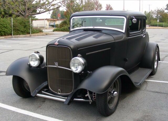 Ford 5 WINDOW COUPE 1932 image number 3