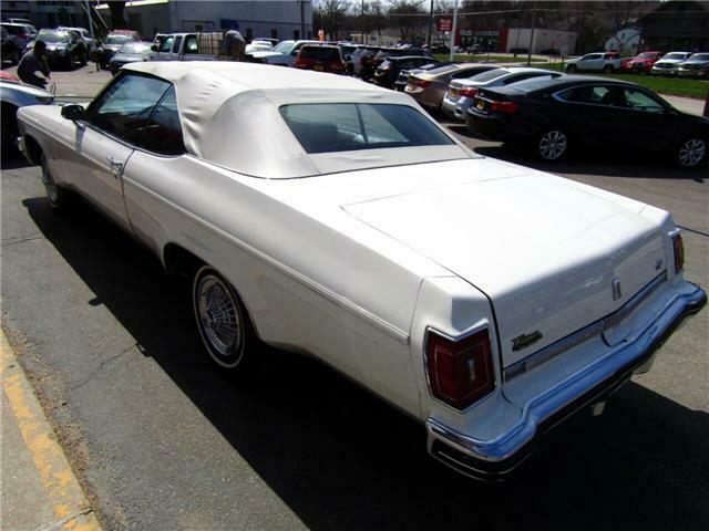 Oldsmobile Eighty-Eight 1975 image number 10