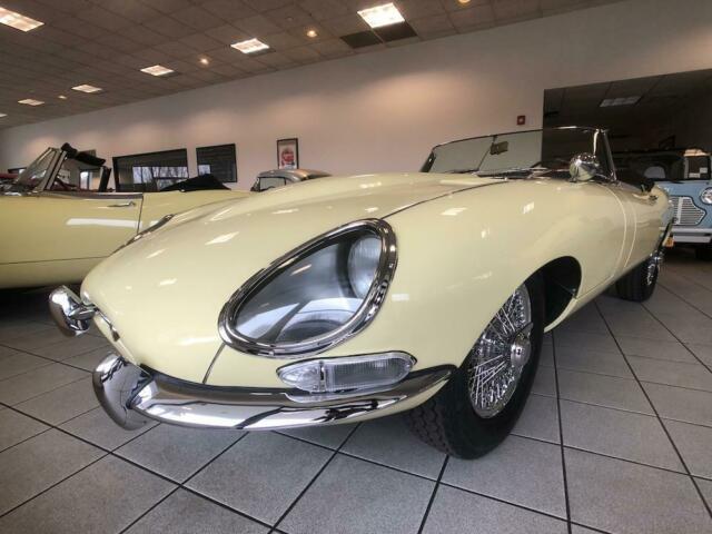 Jaguar E-Type 1967 image number 11