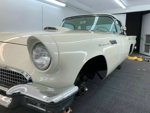 Ford Thunderbird 1957 image number 2