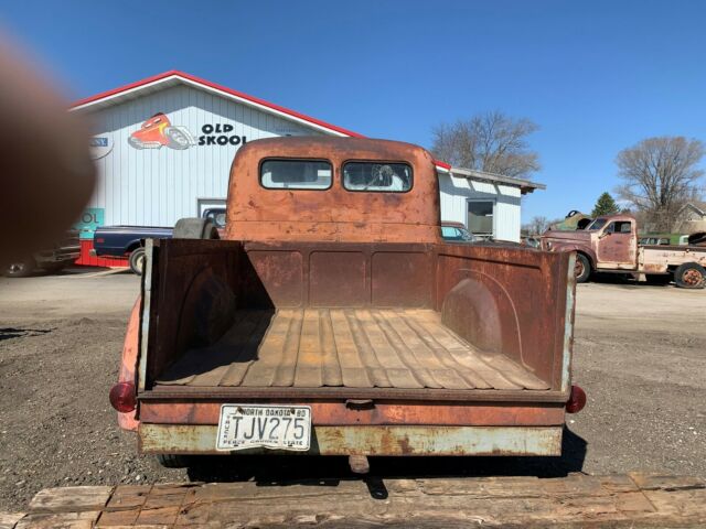 International Harvester 110 1954 image number 3