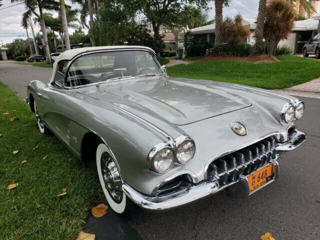 Chevrolet Corvette 1959 image number 17