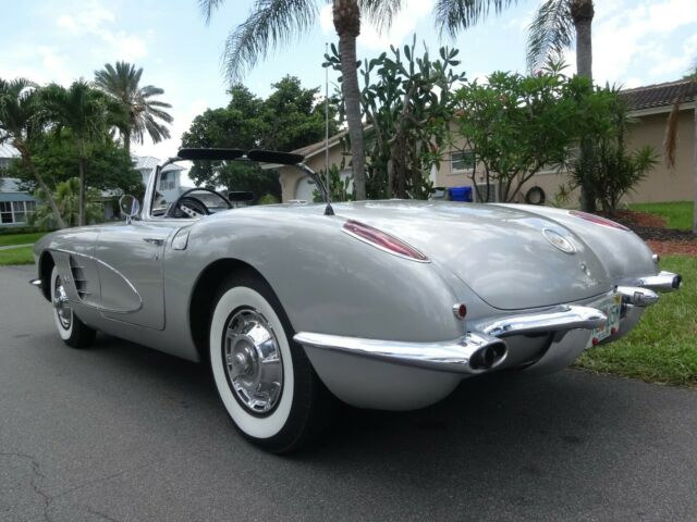 Chevrolet Corvette 1959 image number 22