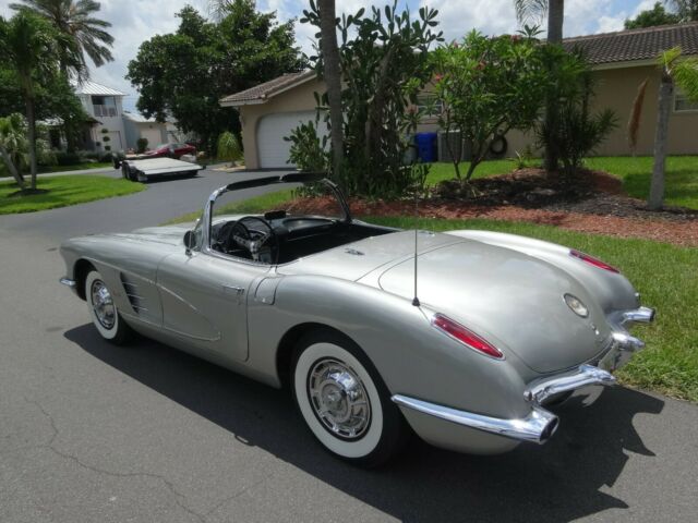 Chevrolet Corvette 1959 image number 26