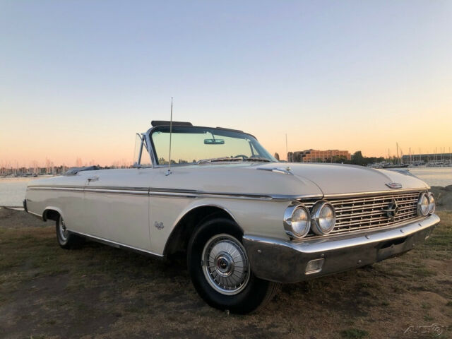 Ford Galaxie 1962 image number 1