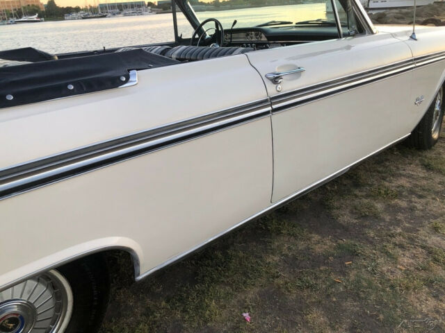 Ford Galaxie 1962 image number 17