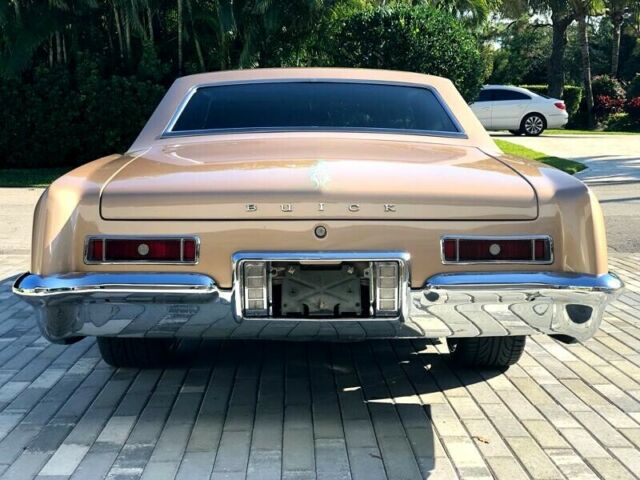 Buick Riviera 1963 image number 32