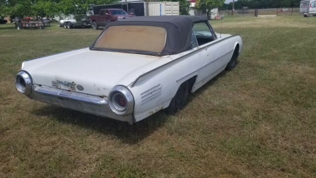 Ford Thunderbird 1961 image number 20